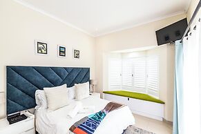 Modern Executive Unit