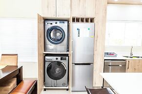 Modern Executive Unit