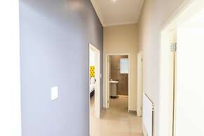 Modern Executive Unit