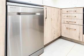 Modern Executive Unit