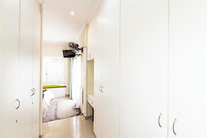 Modern Executive Unit