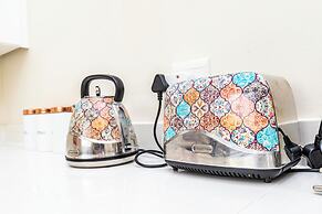 Modern Executive Unit