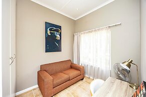 Modern Executive Unit