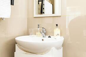 Modern Executive Unit