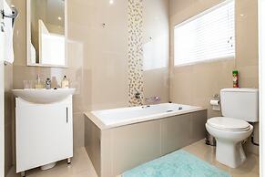 Modern Executive Unit