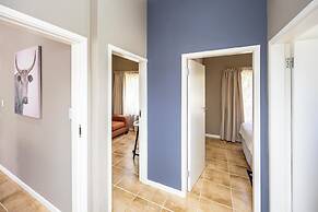 Modern Executive Unit