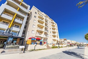 Joe's Seafront Apartment