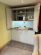 2 Guests - Free Parking - Bbq & Patio - Sea Views