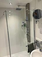 2 Guests - Free Parking - Bbq & Patio - Sea Views