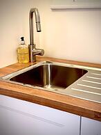 5 Guests - 2 Bedrooms - Free Parking - 1min Beach