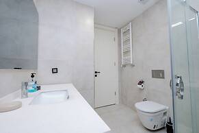 LUX RESIDENCE 2 ROOMS 1 SALOON