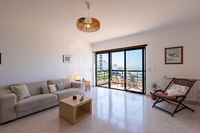 Sonho Azul Apartment by Acasadascasas
