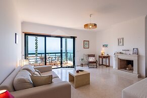 Sonho Azul Apartment by Acasadascasas