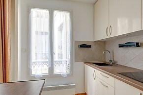 1BR Eiffel Tower & Rue Cler