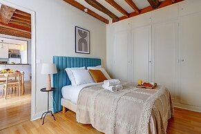 1BR Eiffel Tower & Rue Cler