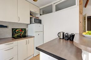 1BR Eiffel Tower & Rue Cler