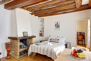1BR Eiffel Tower & Rue Cler