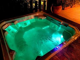 Casa c Wi-fi Jacuzzi e Churrasqueira em Guaec SP