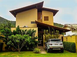 Casa c Wi-fi Jacuzzi e Churrasqueira em Guaec SP