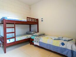 Casa c Wi-fi Jacuzzi e Churrasqueira em Guaec SP