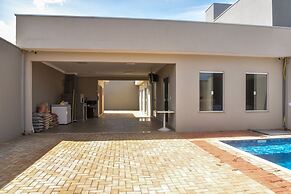 Casa com Piscina e Wi-fi em Itapetininga