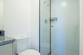 Studio Elegante com Varanda e Tima Localiza o