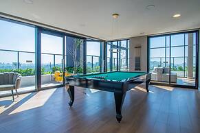 Studio Elegante com Varanda e Tima Localiza o