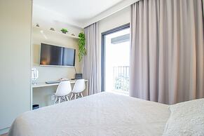 Studio Elegante com Varanda e Tima Localiza o