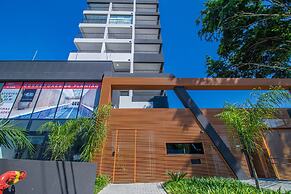 Studio Elegante com Varanda e Tima Localiza o