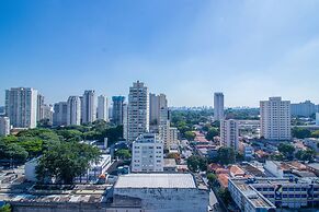 Studio Elegante com Varanda e Tima Localiza o