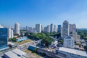 Studio Elegante com Varanda e Tima Localiza o