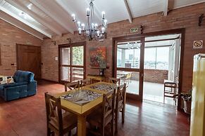 Tima Casa Ampla em Localiza o Privilegiada