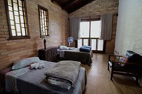 Tima Casa Ampla em Localiza o Privilegiada