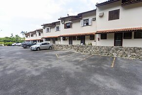 Casa em Condom nio com Piscina Wi-fi e Garagem