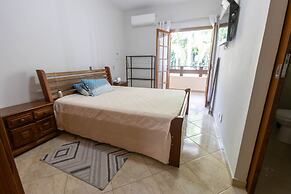 Casa em Condom nio com Piscina Wi-fi e Garagem