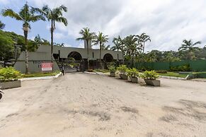 Casa em Condom nio com Piscina Wi-fi e Garagem