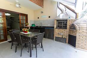 Casa em Condom nio com Piscina Wi-fi e Garagem