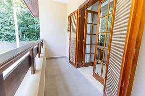 Casa em Condom nio com Piscina Wi-fi e Garagem