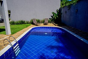 Casa a 150m da Praia de Boi Ucanga com Piscina