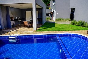 Casa a 150m da Praia de Boi Ucanga com Piscina
