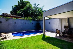 Casa a 150m da Praia de Boi Ucanga com Piscina