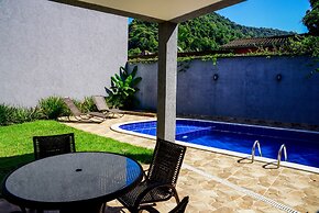 Casa a 150m da Praia de Boi Ucanga com Piscina