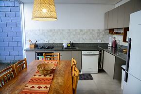 Casa a 150m da Praia de Boi Ucanga com Piscina