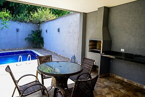 Casa a 150m da Praia de Boi Ucanga com Piscina