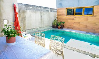 Chal com Piscina e Churrasq em Caraguatatuba SP