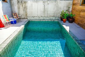 Chal com Piscina e Churrasq em Caraguatatuba SP