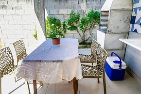 Chal com Piscina e Churrasq em Caraguatatuba SP