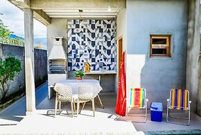 Chal com Piscina e Churrasq em Caraguatatuba SP