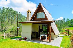 Charmoso Chal no Campo com Vista Para a Natureza