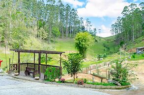 Charmoso Chal no Campo com Vista Para a Natureza